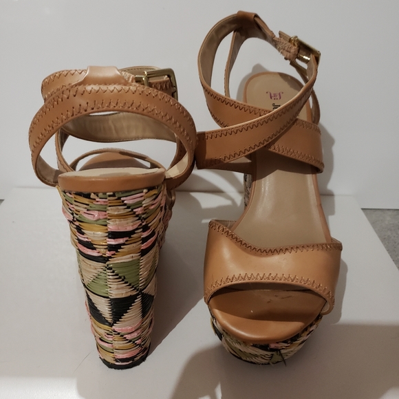 Wedge - Picture 2 of 3